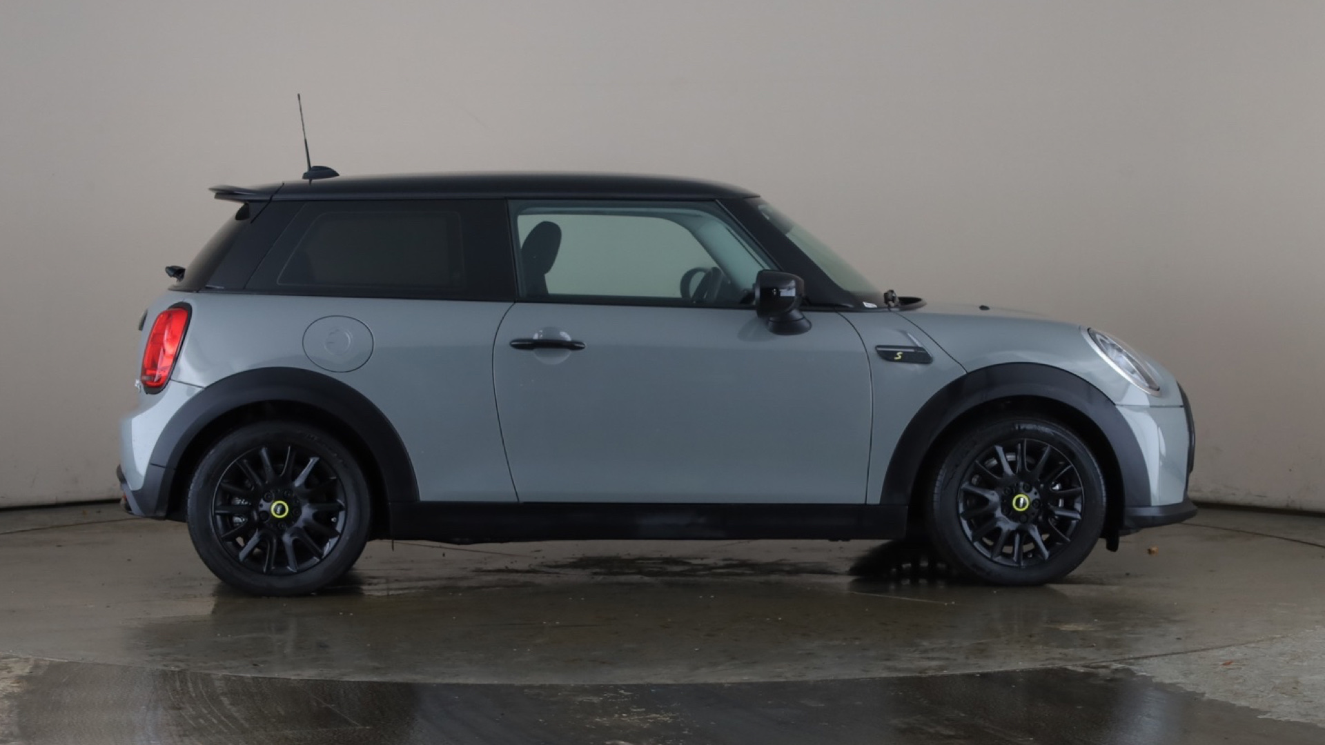 4070176 135kW Cooper S Level 1 33kWh 3dr Auto