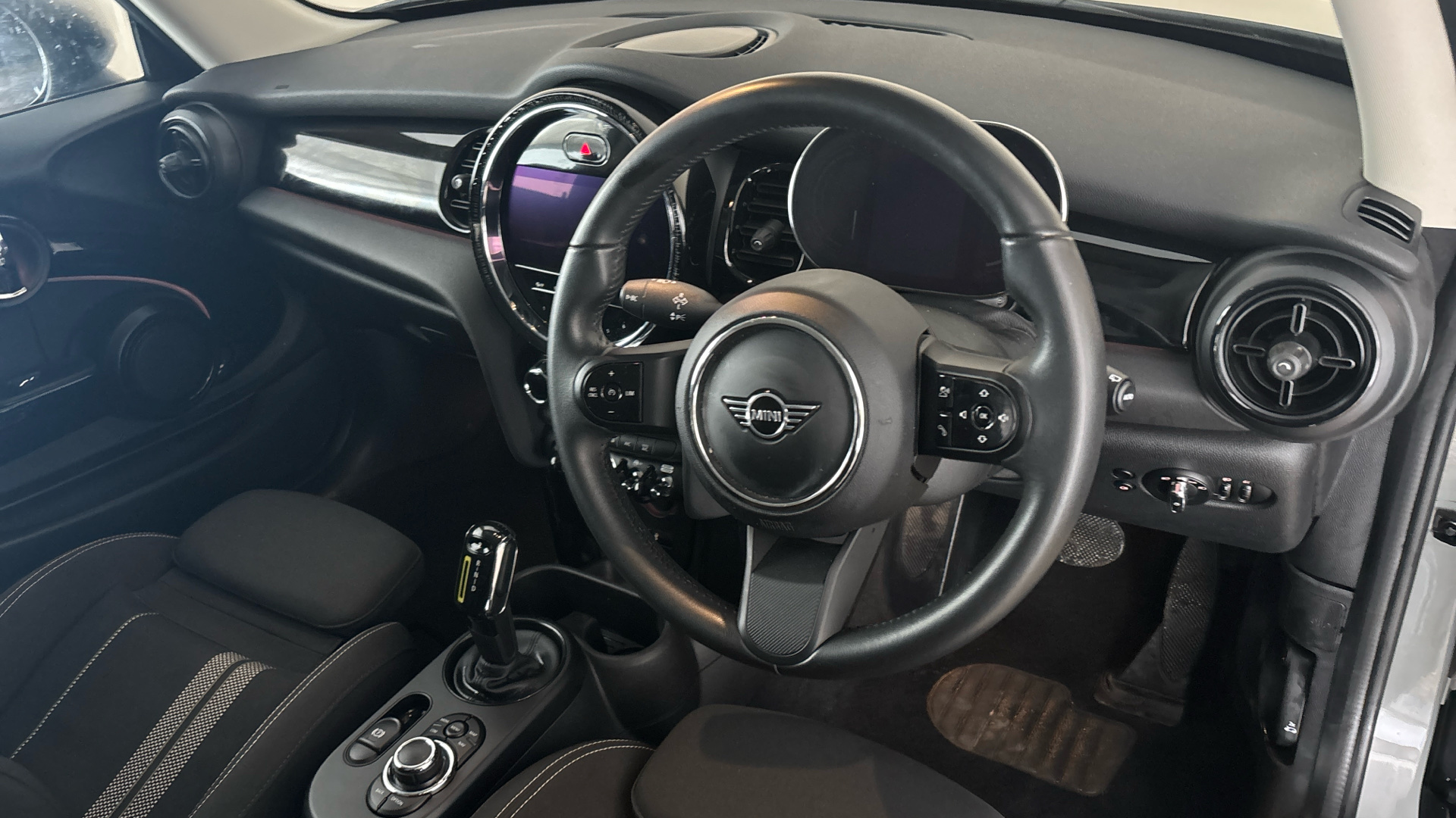 4070176 135kW Cooper S Level 1 33kWh 3dr Auto