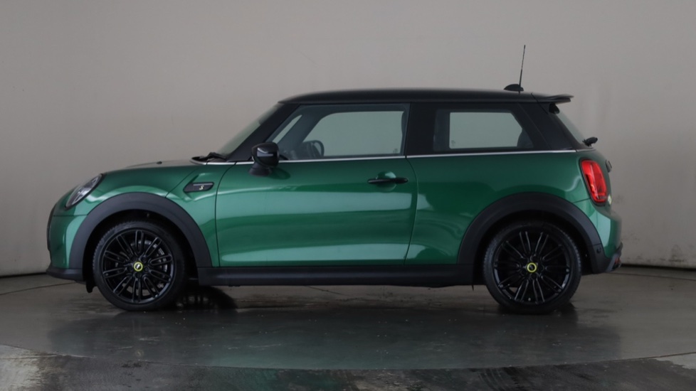 MINI HATCHBACK Image 2