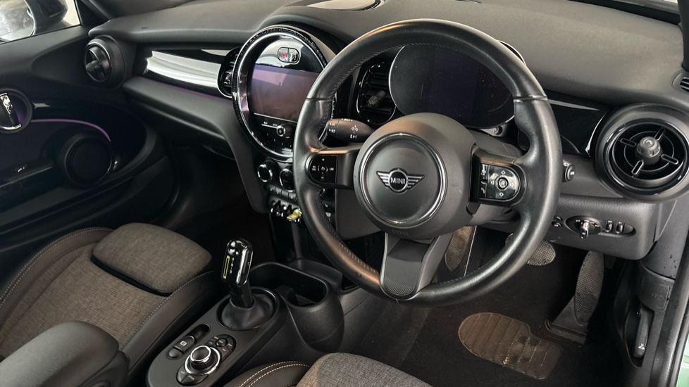 MINI HATCHBACK Image 9