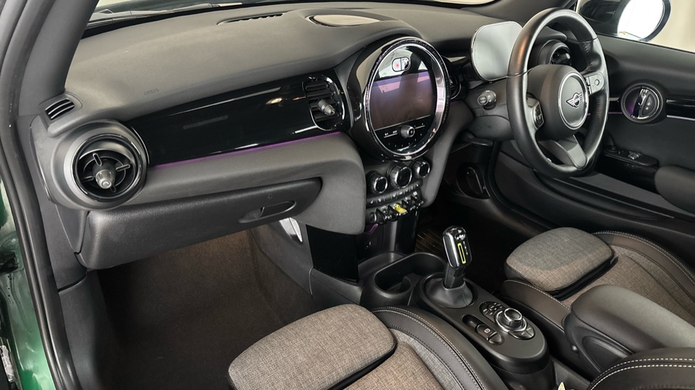 MINI HATCHBACK Image 10