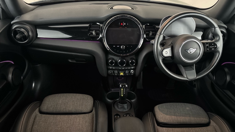 MINI HATCHBACK Image 11