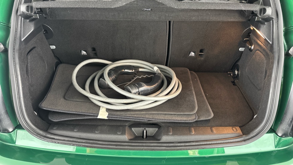 MINI HATCHBACK Image 15