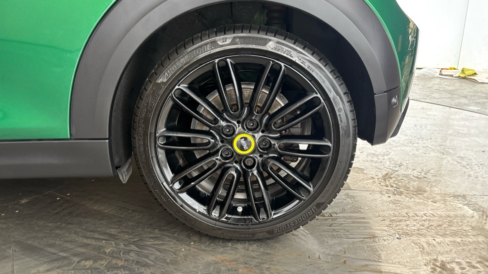 MINI HATCHBACK Image 18