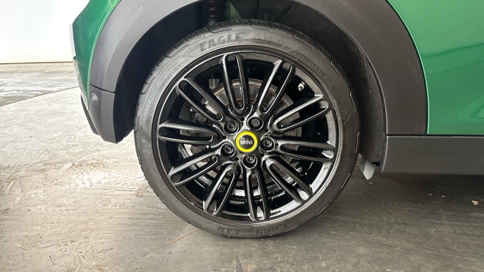 MINI HATCHBACK Image 19