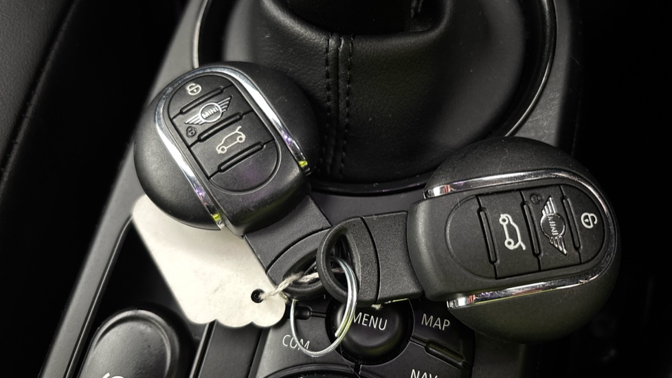 MINI HATCHBACK 2 keys