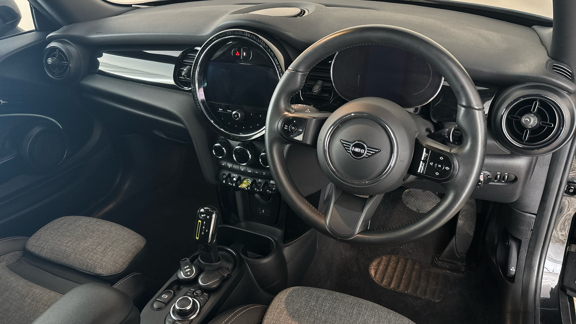 4020894 135kW Cooper S Level 2 33kWh 3dr Auto