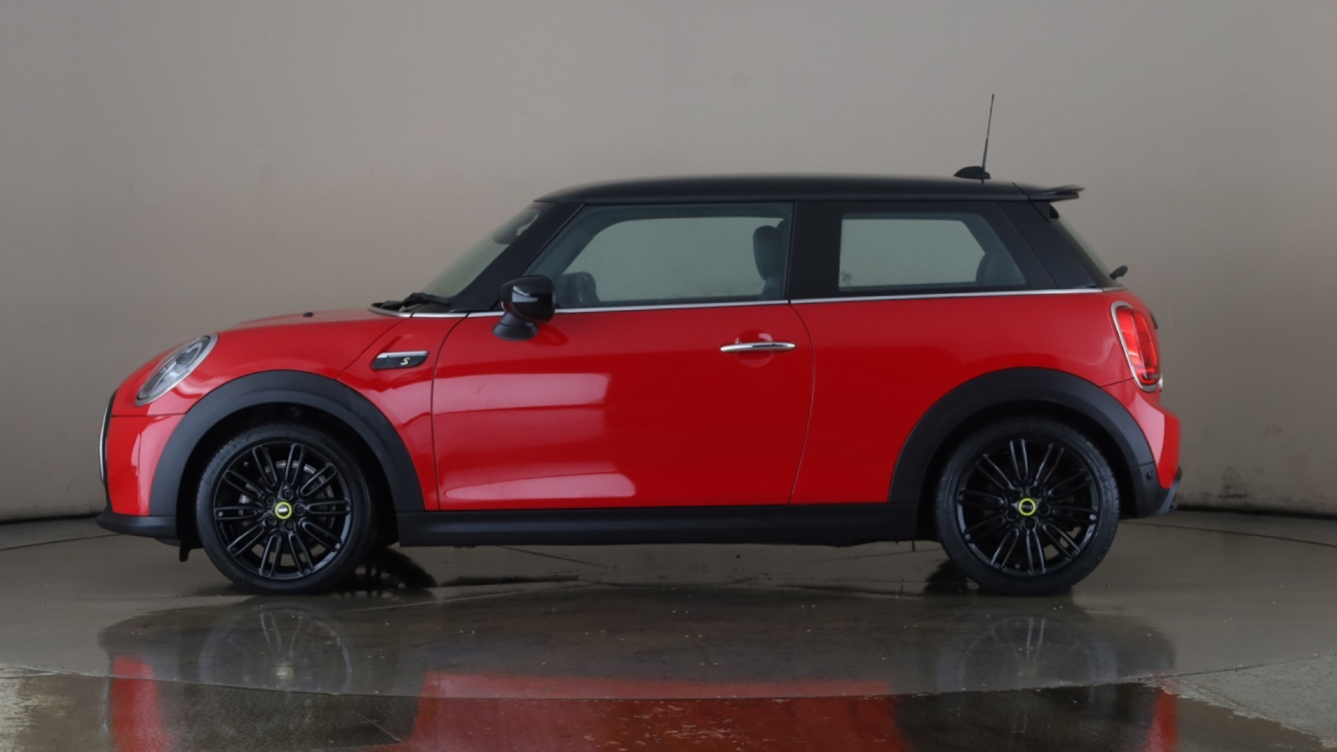 4060170 135kW Cooper S Level 2 33kWh 3dr Auto