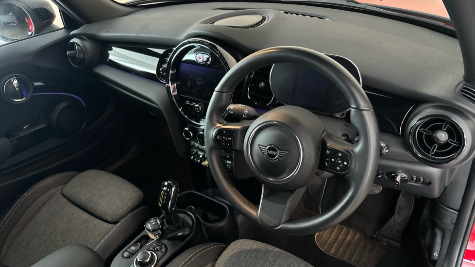 MINI HATCHBACK Image 9