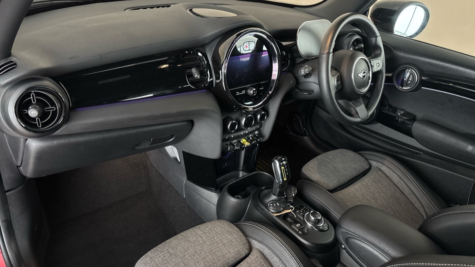 MINI HATCHBACK Image 10