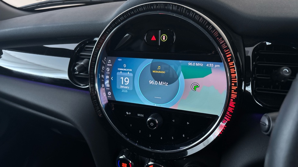 MINI HATCHBACK Image 12