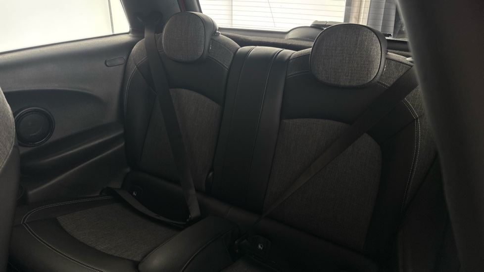 MINI HATCHBACK Image 14