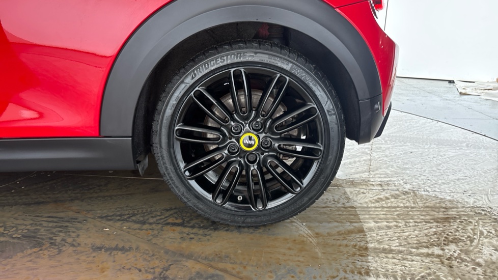 MINI HATCHBACK Image 18