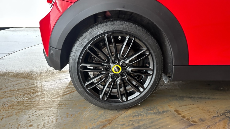 MINI HATCHBACK Image 19