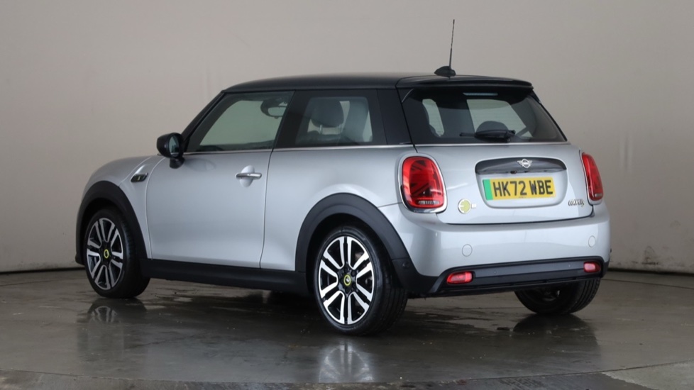 MINI HATCHBACK Image 3