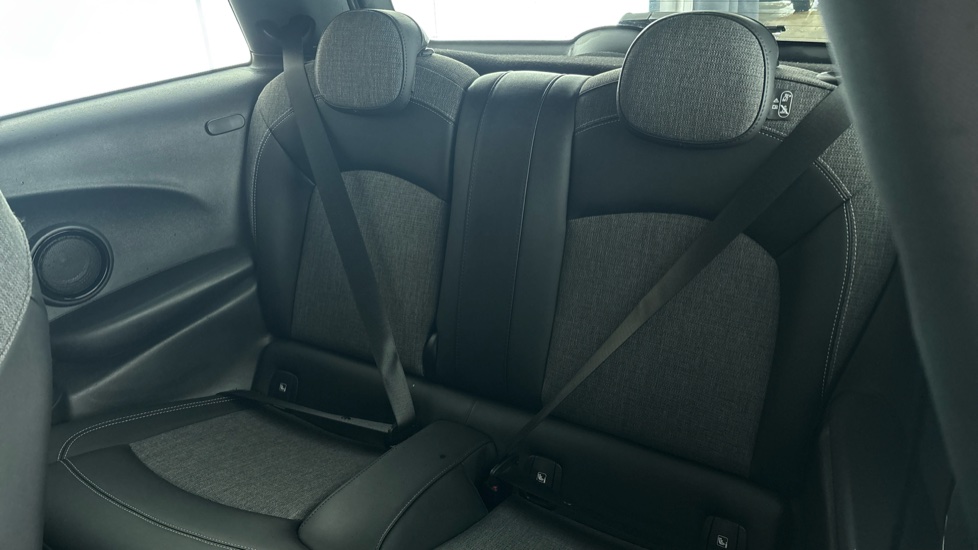 MINI HATCHBACK Image 14