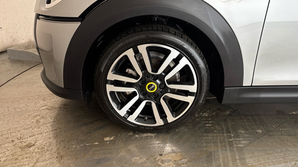 MINI HATCHBACK Image 17