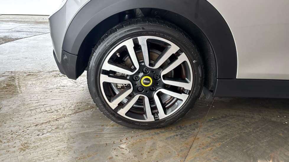 MINI HATCHBACK Image 19