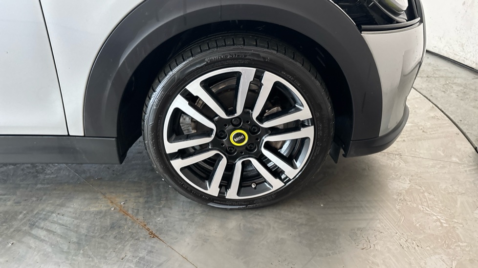 MINI HATCHBACK Image 20