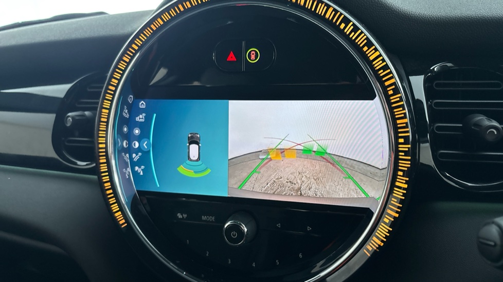 MINI HATCHBACK reverse camera