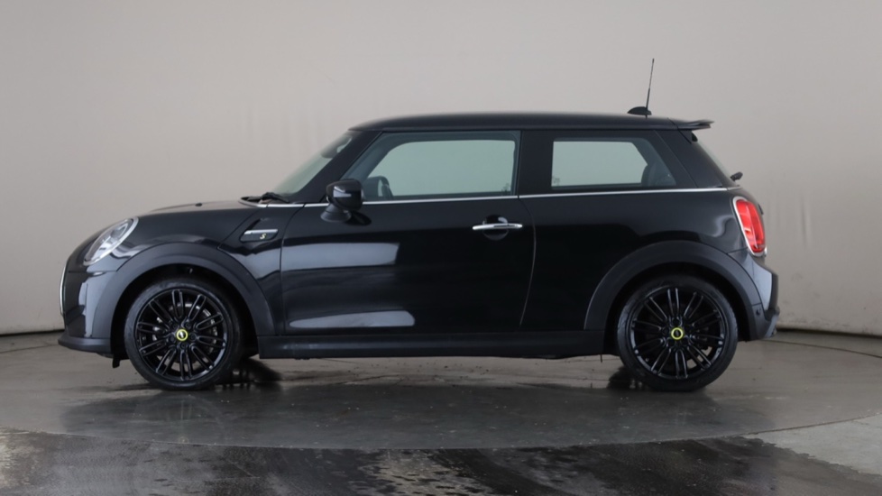 MINI HATCHBACK Image 2