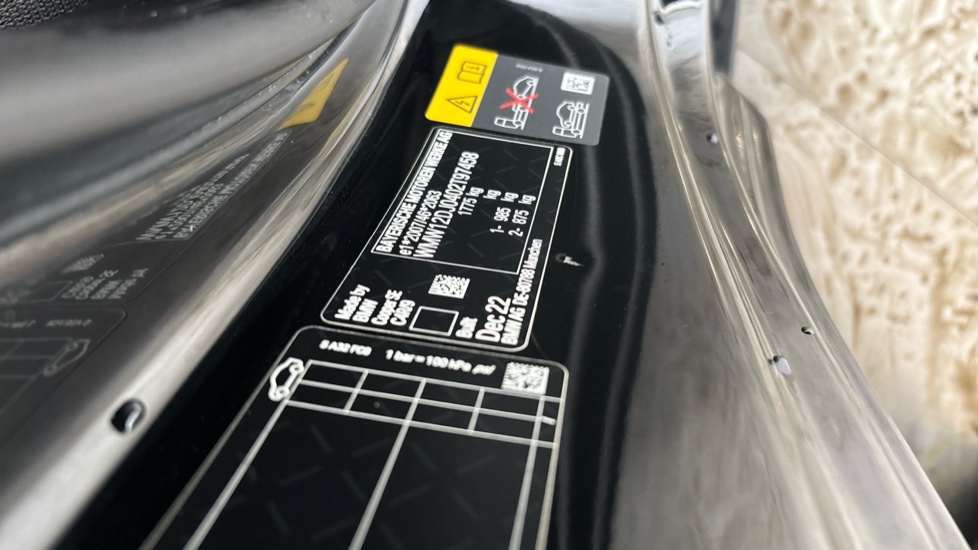 MINI HATCHBACK Dent and scratches