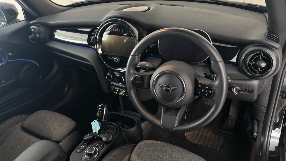 MINI HATCHBACK Image 9