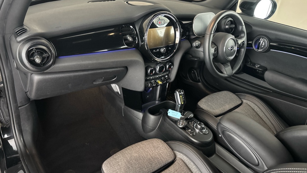 MINI HATCHBACK Image 10