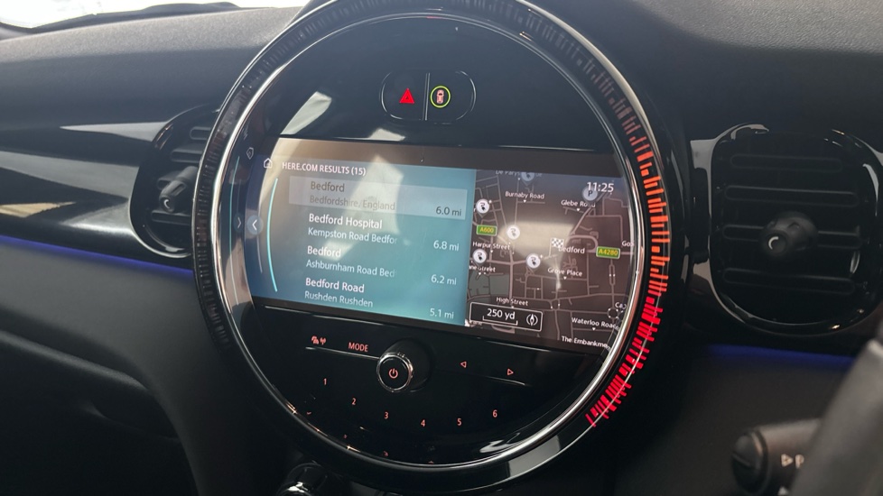 MINI HATCHBACK Image 12