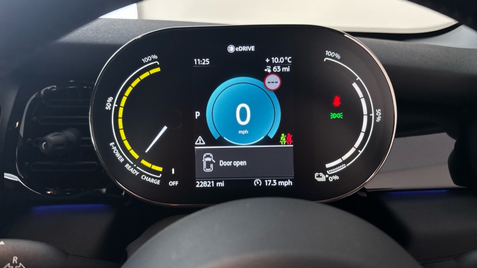 MINI HATCHBACK Image 13