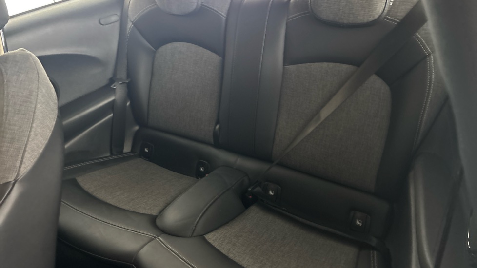 MINI HATCHBACK Image 14