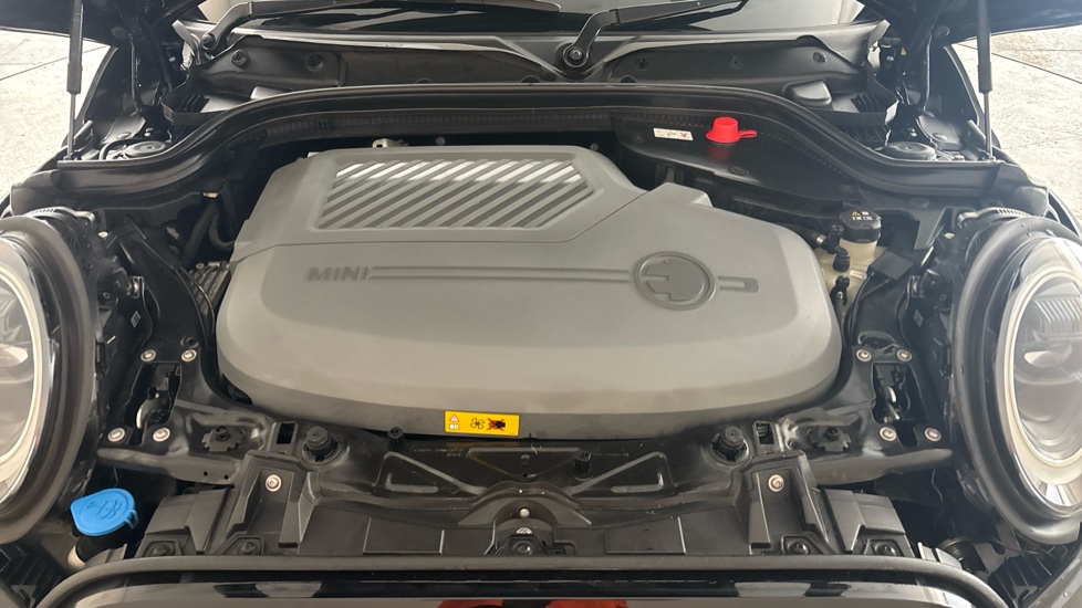 MINI HATCHBACK Image 16