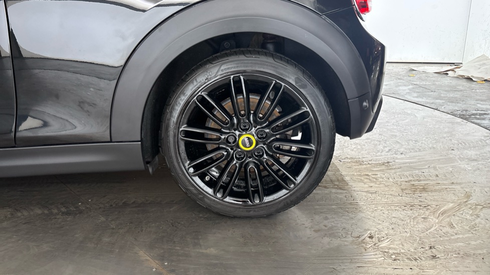 MINI HATCHBACK Image 18