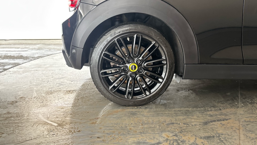 MINI HATCHBACK Image 19