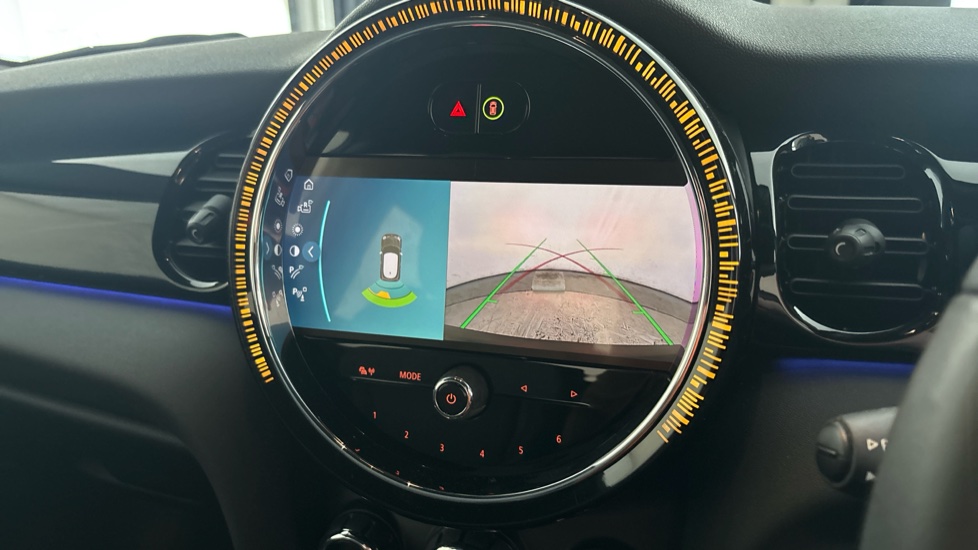 MINI HATCHBACK reverse camera
