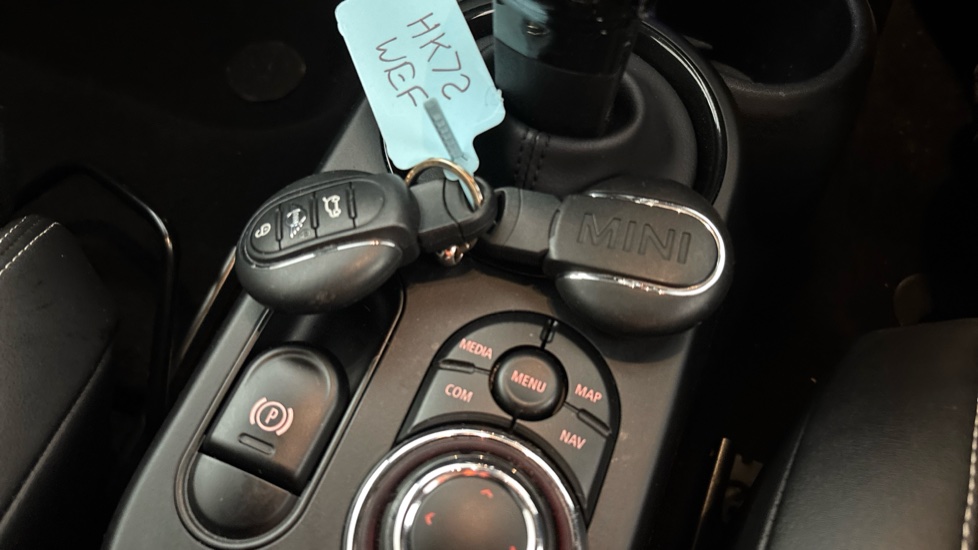 MINI HATCHBACK 2 keys