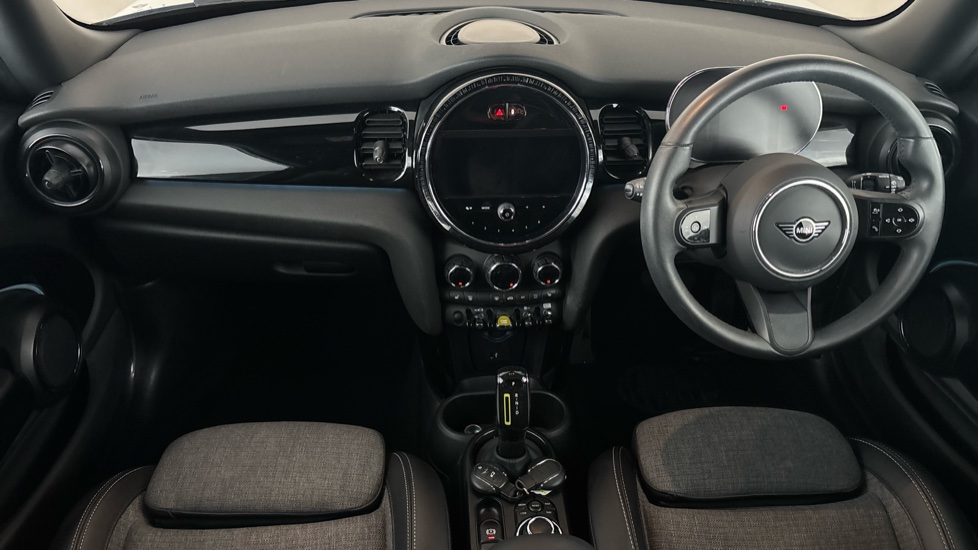 MINI HATCHBACK Image 11