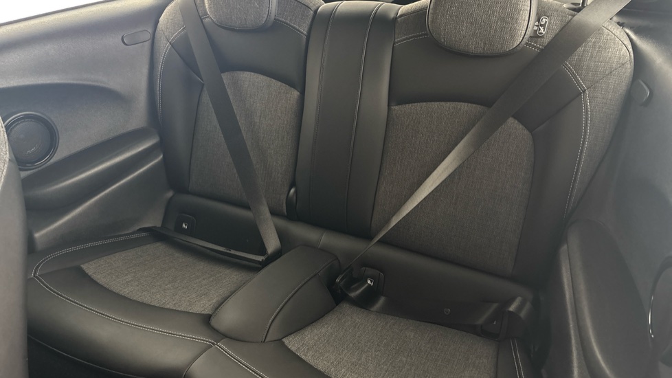 MINI HATCHBACK Image 14