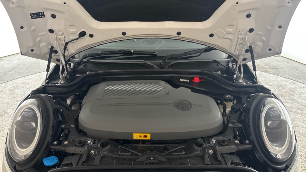 MINI HATCHBACK Image 16