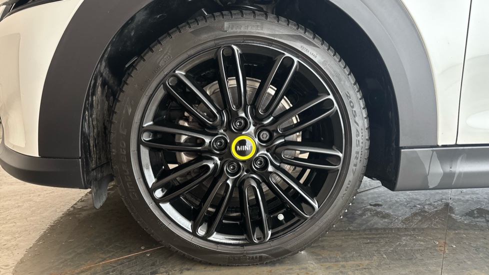 MINI HATCHBACK Image 17