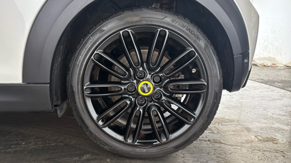 MINI HATCHBACK Image 18