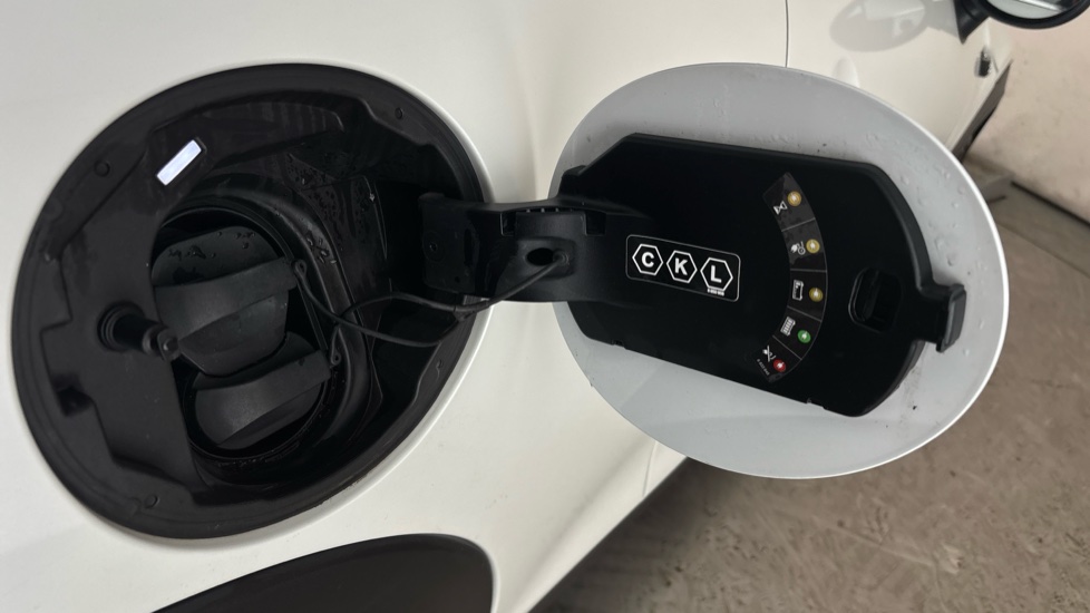 MINI HATCHBACK Image 21