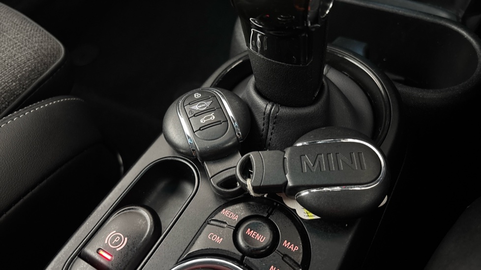 MINI HATCHBACK 2 keys available