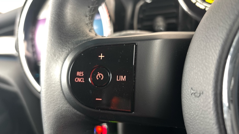 MINI HATCHBACK Cruise control