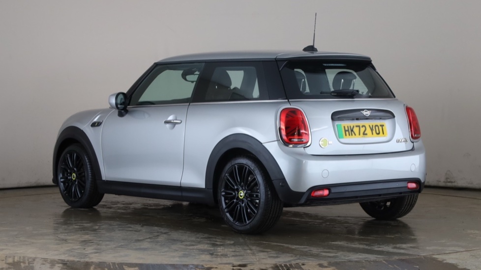 MINI HATCHBACK Image 3