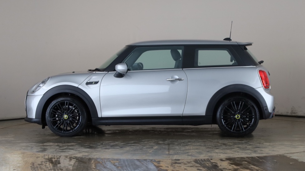 MINI HATCHBACK Image 2