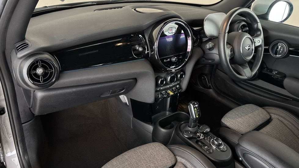 MINI HATCHBACK Image 10