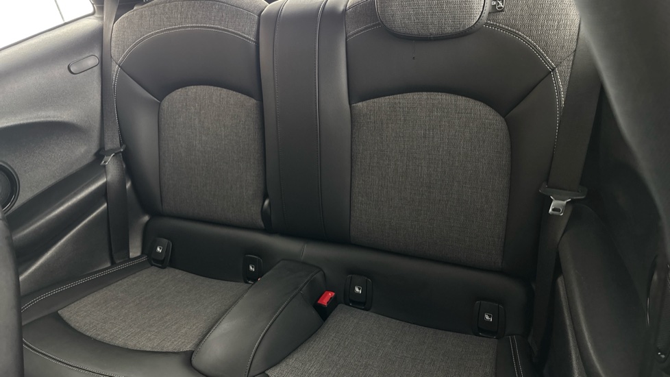 MINI HATCHBACK Image 14