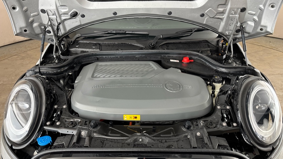 MINI HATCHBACK Image 16