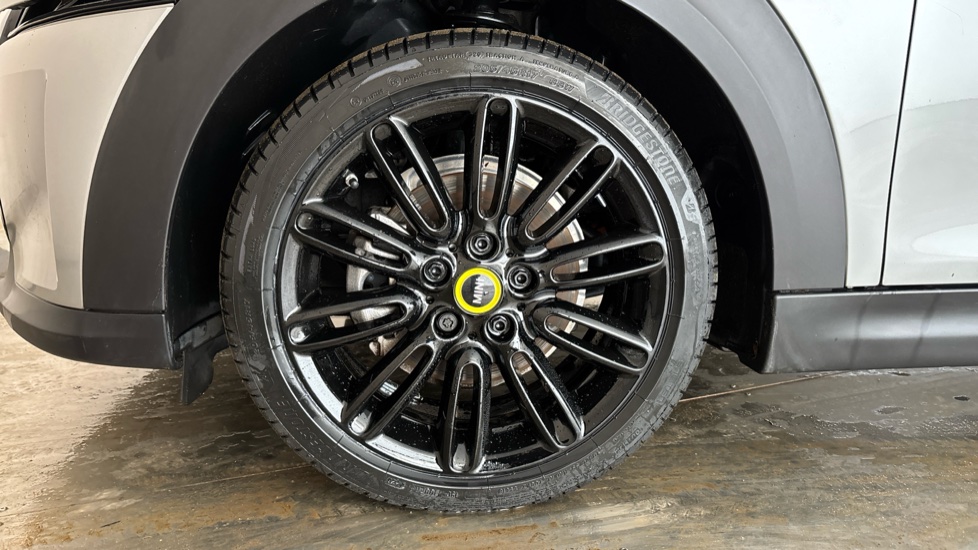 MINI HATCHBACK Image 17